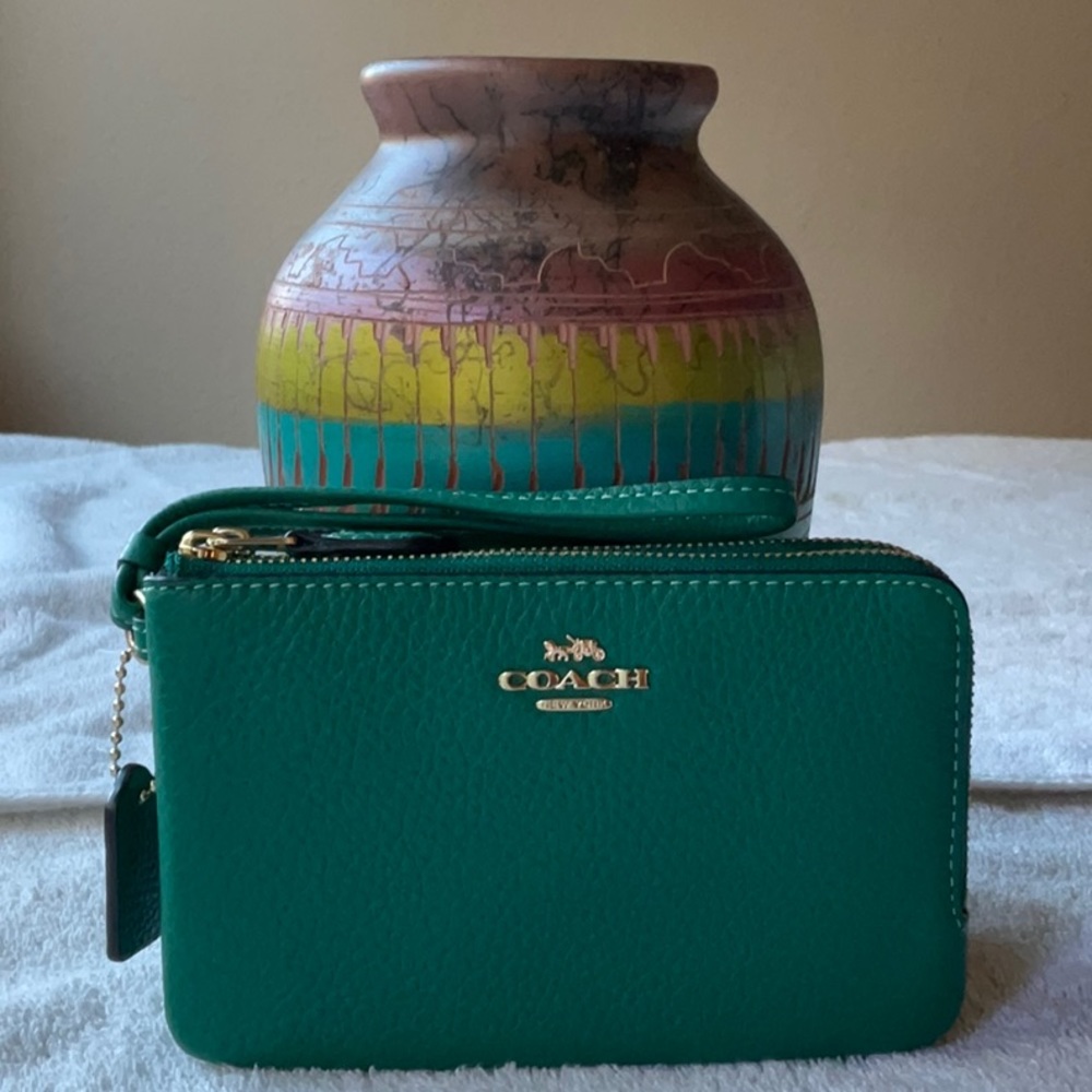 💚 COACH DOUBLE CORNER ZIP WRISTLET 💚 - Picture 8 of 16